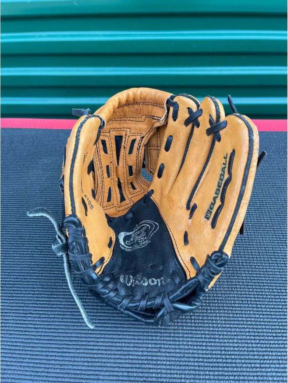 Wilson A0425 Z105 10.5" Baseball Glove